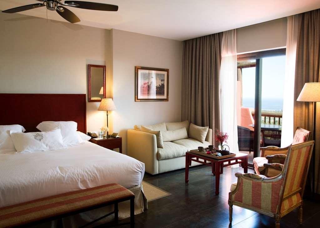 Asia Gardens Hotel & Thai Spa, A Royal Hideaway Hotel Finestrat Quarto foto A room at the Hotel