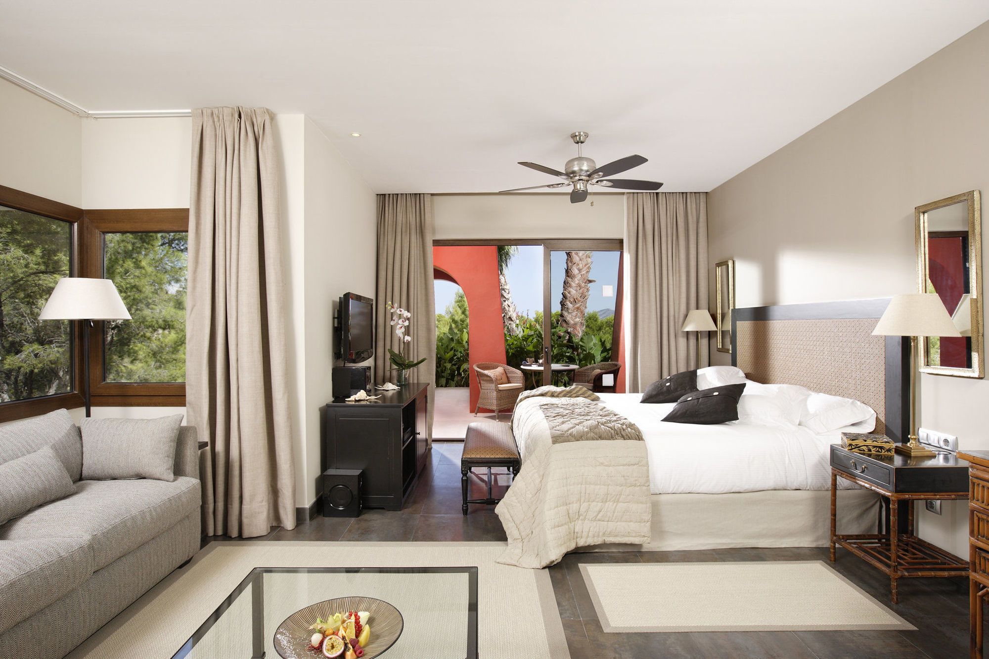 Asia Gardens Hotel & Thai Spa, A Royal Hideaway Hotel Finestrat Quarto foto A room at the hotel