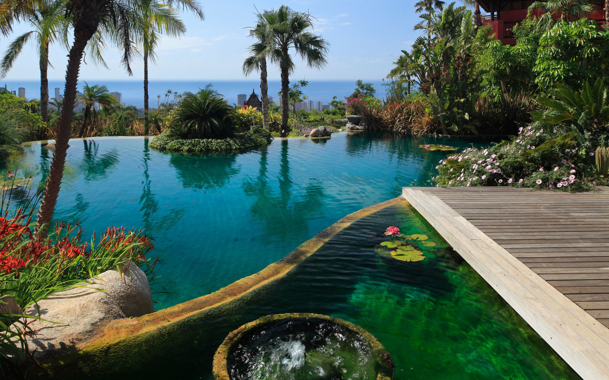 Asia Gardens Hotel & Thai Spa, A Royal Hideaway Hotel Finestrat Exterior foto The pool at the Four Seasons Hotel