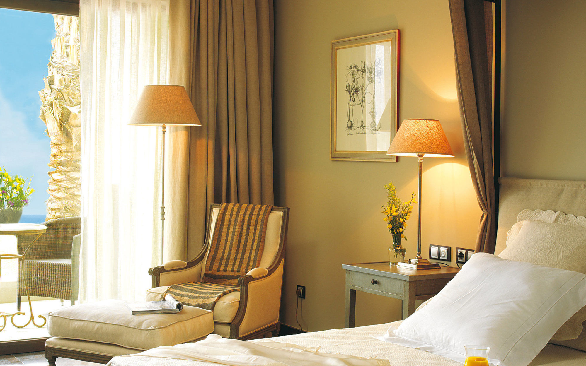 Asia Gardens Hotel & Thai Spa, A Royal Hideaway Hotel Finestrat Quarto foto A room at the hotel